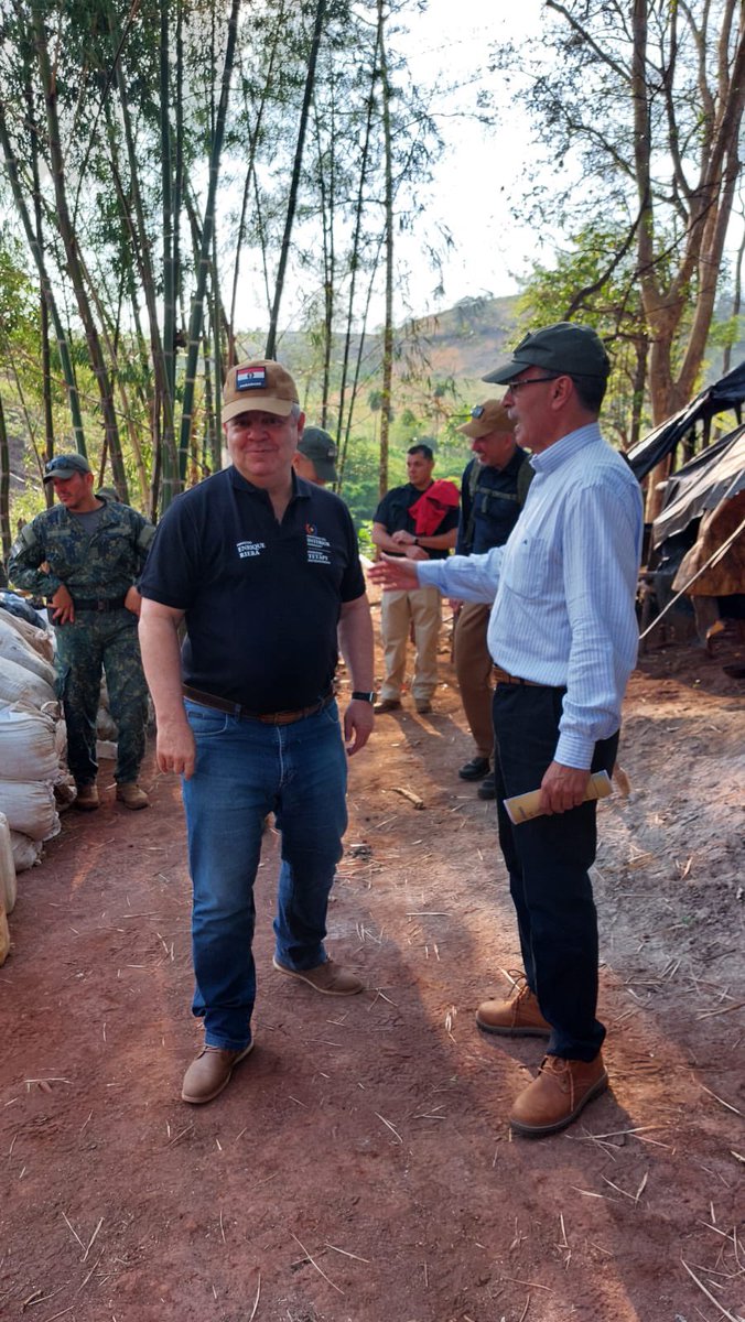 maviportillo's tweet photo. Acompañaron el Comandante @dicosoffmm Gral Ej Óscar Cardozo, el Crio Gral Director Carlos Benitez, Comandante @policia_py el Comandante del @codi_FTC Gral Brig Narciso López entre otras autoridades de las fuerzas públicas https://t.co/zXjFyV1NtN