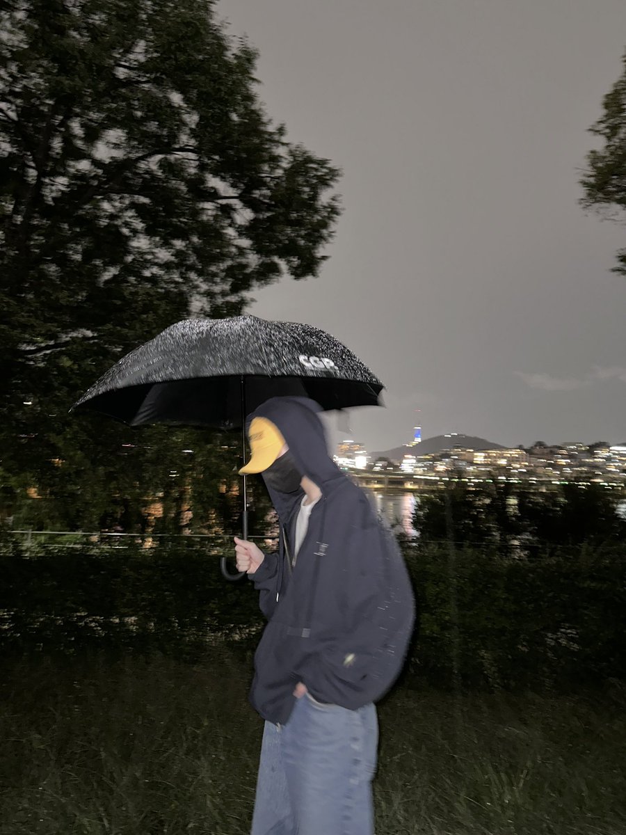 24kumi_trainee's tweet photo. この日は雨だったけど、久しぶりに
ハンガン（한강）に行ってお散歩してきました✌️🛝
#24組 #24kumi https://t.co/Qtma1MtxFx
