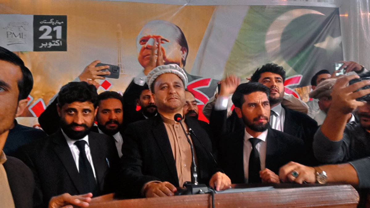 PMLN_Lodhran161's tweet photo. 21 اکتوبر قائد مسلم لیگ ن میاں محمد نواز شریف کی آمد اور استقبال کے حوالے سے لائیرز فارم گلگت بلتستان کا وکلاء کنونشن کا انعقاد ، صوبائی صدر پاکستان مسلم لیگ ن حافظ حفیظ الرحمان کی شرکت 

 #خوشحالی_کی_واپسی https://t.co/tntlG8kbLD
