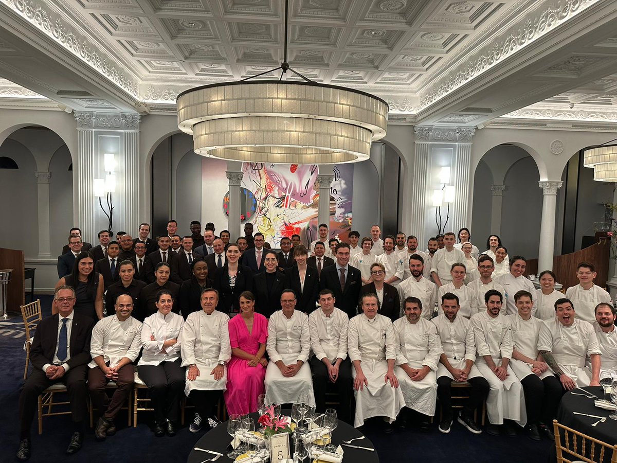 isante's tweet image. Homage to Chef Bernard Loiseau at Restaurant Daniel in New York#FrenchGastronomy #MichelinChef #restaurant #food #foodie #foodporn #instafood  #delicious #yummy #instagood #chef #foodblogger #cafe #love #hotel #foodies 
santemagazine.com/homage-to-chef…