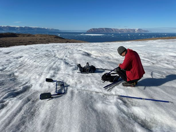 The Institute is happy to welcome Associate professor and Head of the Geology dpt Dr. Jānis Karušs from @lvuniversity who will give two lectures on his polar missions in Svalbard and Greenland. Both lectures will be aimed at @uvsq students enrolled in the Master 2 Arctic Studies.