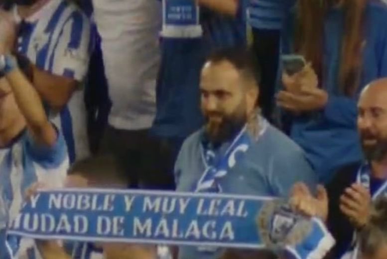 frentebokeron86's tweet photo. Hoy nos hemos despertado con una triste noticia, y es que nuestro amigo Manuel Báez “Lolo” nos ha dejado.

Desde aqui todo nuestro apoyo a sus familiares.

Siempre serás recordado en nuestra memoria, seguro que desde el tercer anillo lo darás todo por tu Málaga. https://t.co/8cZcweCVVW