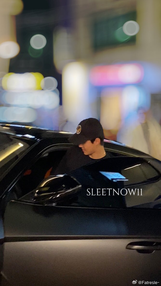 milkteus's tweet photo. op’s friend bumped into sehun by chance today while they were on a walk after dinner!

his lamborghini 🖤 https://t.co/2bVMgAUnFu