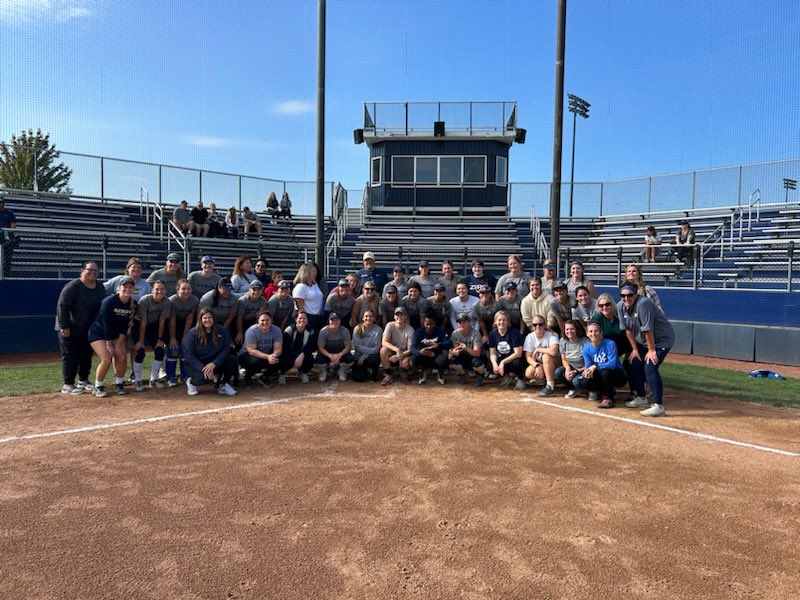 ZipsSB's tweet photo. What an amazing weekend! Thank you SOFTBALL ALUMNI for coming out and making this day one to remember! Look forward to having you back! 🦘🥎
#GoZips https://t.co/gI4M0mywhh