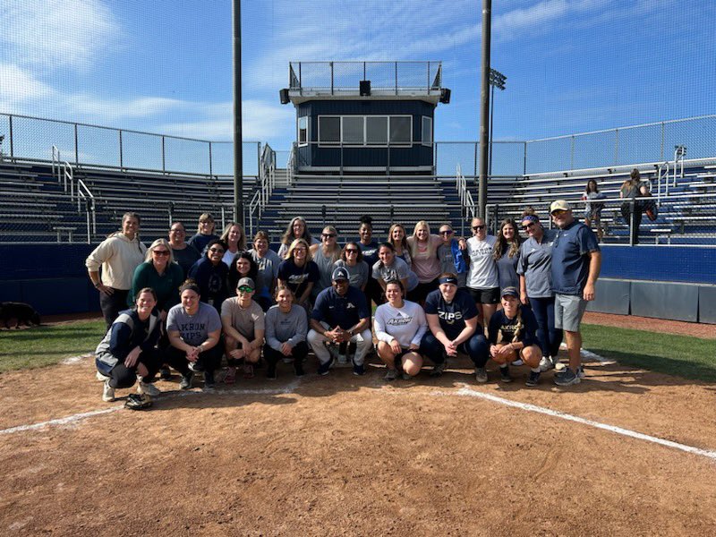 ZipsSB's tweet photo. What an amazing weekend! Thank you SOFTBALL ALUMNI for coming out and making this day one to remember! Look forward to having you back! 🦘🥎
#GoZips https://t.co/gI4M0mywhh
