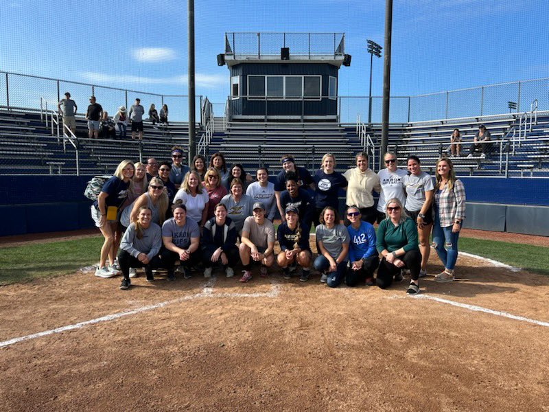 ZipsSB's tweet photo. What an amazing weekend! Thank you SOFTBALL ALUMNI for coming out and making this day one to remember! Look forward to having you back! 🦘🥎
#GoZips https://t.co/gI4M0mywhh