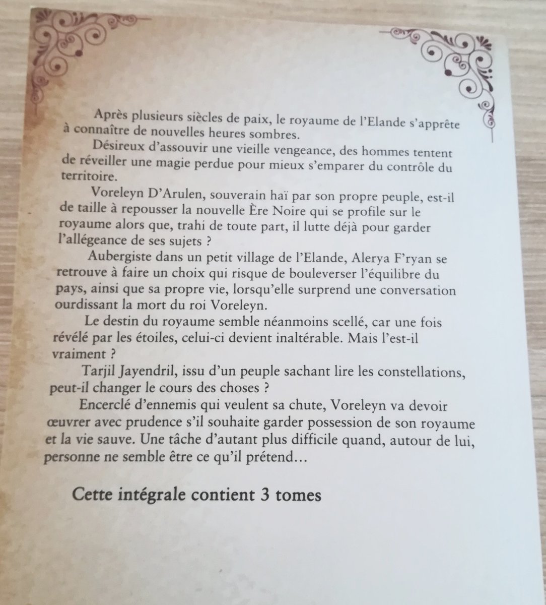 KayneCarolyn's tweet photo. Hello!
Les frais de port sur Amazon passent de 0,01 à 3 Euros à compter du 7 Octobre.  Autrement dit, si vous souhaitez acquérir Chroniques d’un Roi Maudit en broché ou relié et profiter encore de la livraison à 0,01 Euros, c’est le moment ou jamais !
https://t.co/a2O94t0Ba2 https://t.co/CnjZDxNySD