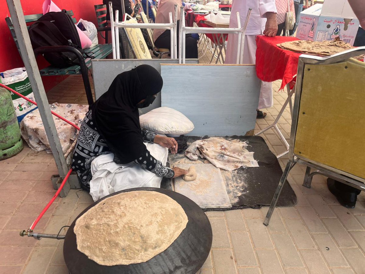 ReayahProject's tweet photo. Promoting healthier diets to prevent & manage #NCDs! 🥗 The @IFH_KHF organized the 2nd health bazaar in #Mafraq as part of the EU-funded #REAYAH project, where 15 local women showcased alternative cooking methods for nutritious, traditional dishes along with natural sweets. https://t.co/pM7zeagiki