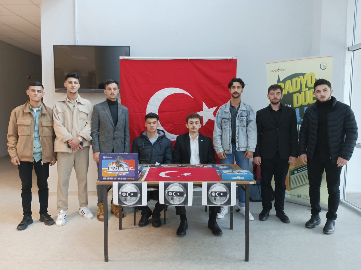 DuUlkuculeri's tweet photo. Ülkü Ocakları Düzce İl Başkanlığı Üniversite Birimi olarak yeni dönemin ilk gününde Düzce Üniversitesinde standımızı açtık. Üniversitemize yeni gelen kardeşlerimizi standımıza bekliyoruz.

Ferman Başbuğun Fakülteler Bizimdir!🇹🇷

@ayyildirim1
@burakkilictc  
@OkanSengul81 https://t.co/2pR5Rk0ioN