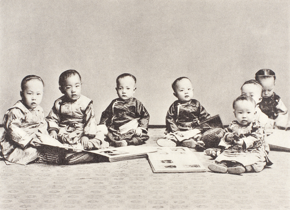 vischina's tweet photo. Seven boys in a photographer’s studio, Shanghai, 1907
Images from books Collection
Bk05-07
https://t.co/g3J2Y9bKbi
#oldphotography #oldphotos #shanghai #oldshanghai #chinesehistory #oldchina #childrenshistory #oldstudio #historyinpictures #上海 #舊照 #老照片 #舊上海 #清末 https://t.co/xFSaiIo9uw
