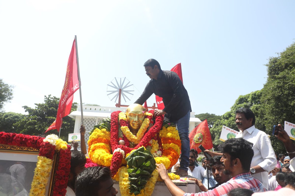 செந்தமிழன் சீமான் tweet media