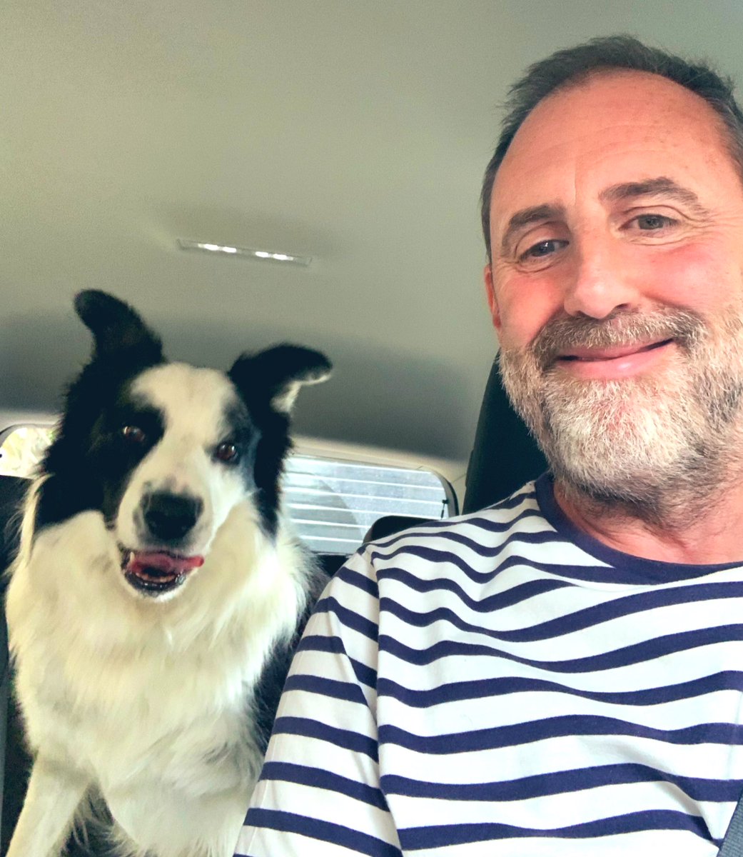 Hi Everyone! Happy Monday! It is my Dads birthday! I think I deserve  extra treats to help him celebrate 😃🎈🎂