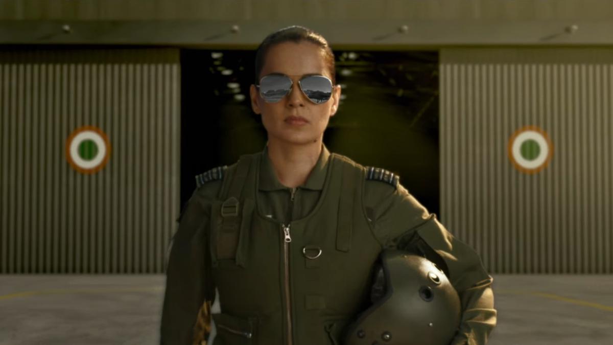 ABSTARNEWS4's tweet photo. #KanganaRanaut की अपकमिंग फिल्म #Tejas का वीडियो रिलीज़ कर दिया गया है।एक्ट्रेस #Fighter_Pilot वाले अवतार में नज़र आ रही हैं।हालांकि #टीजर में देखने के लिए कुछ खास नहीं है।कुछ झलकियां फाइटर प्लेन्स की हैं और कुछ झलकियां कंगना
की हैं। #TejasTeaser #BharatKoChhedogeTohChhodengeNahi https://t.co/yesH6twR6N