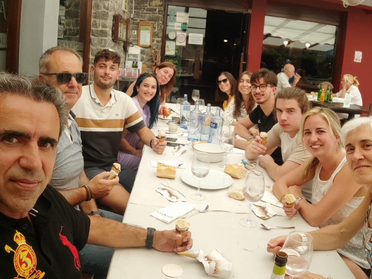 MolMicro_LAB's tweet photo. Comida de despedida de @angeeelfr después de su estancia en @MolMicro_LAB @iplacsic @FINBAsturias
disfrutando de una @JAEIntro_CSIC  @DPE_CSIC con la que ha finalizado su TFM 🧑‍🔬🧬🧫🔬.

Ha sido un placer y te deseamos lo mejor en tu nueva etapa en @unileon https://t.co/0k7PNdJvN5