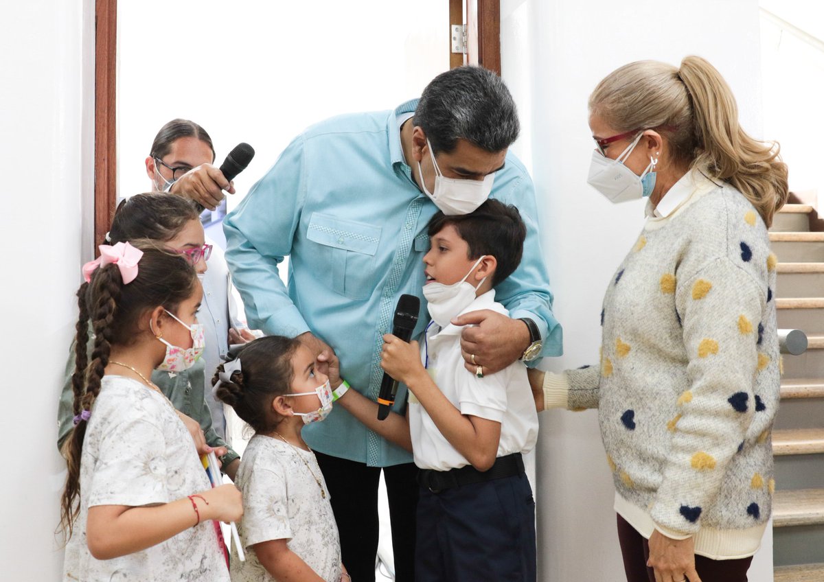 arthur0002's tweet photo. En nombre de nuestro Pdte. @NicolasMaduro se inicia hoy #02DeOct el nuevo año escolar 2023-2024. Es un día cargado de alegría y amor ❤️ nuestra muchachada regresa a clases .

@delcyrodriguezv 
@_LaAvanzadora Yelitze Santaella
@vicent_carvajal 
@pedrodiazg59 
@gaza1616 https://t.co/cRlA72lhdg