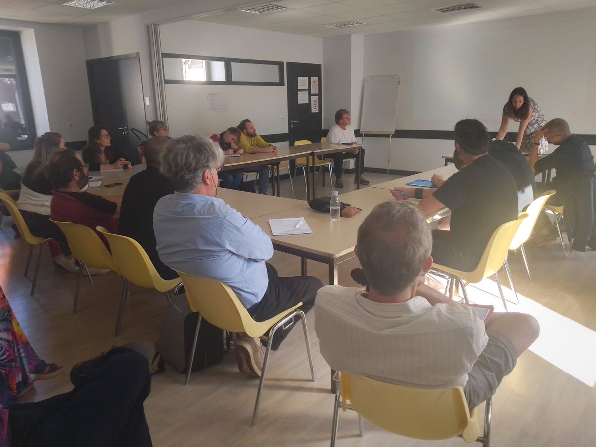 #poleemploi #souillac
La création d entreprise, une autre solution possible pour les 22 personnes présentes, avec les explications de notre partenaire #ADIE et de Patricia conseillere.Merci à l EFS et mairie de #labastidemurat pour la salle.👍à Patricia pour l organisation.