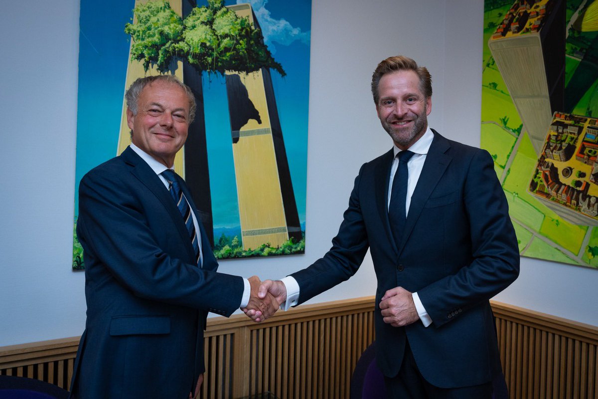 Vanochtend heeft <a href="/HenriLenferink/">Henri Lenferink</a> de belofte afgelegd om aan de slag te gaan als waarnemend commissaris van de Koning voor de <a href="/provgelderland/">Provincie Gelderland</a>. Dank voor je bereidheid om deze verantwoordelijkheid op je te nemen en heel veel succes.