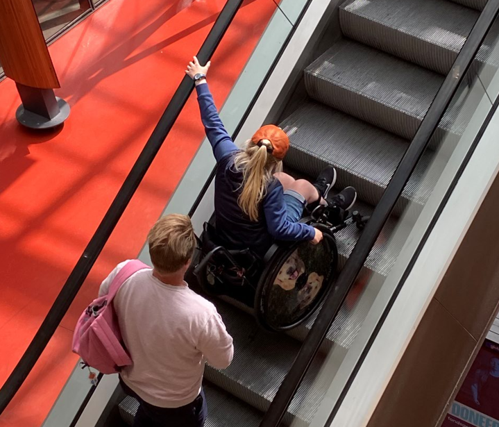 Bij Basalt kunnen kinderen en jongeren in een rolstoel sinds kort meedoen aan een rolstoelvaardigheidstraining. Ze leren o.a. stoepjes op en af gaan en betere slagen maken. Resultaat: meer zelfvertrouwen en meer behendigheid met de rolstoel.
#weekvandetoegankelijkheid