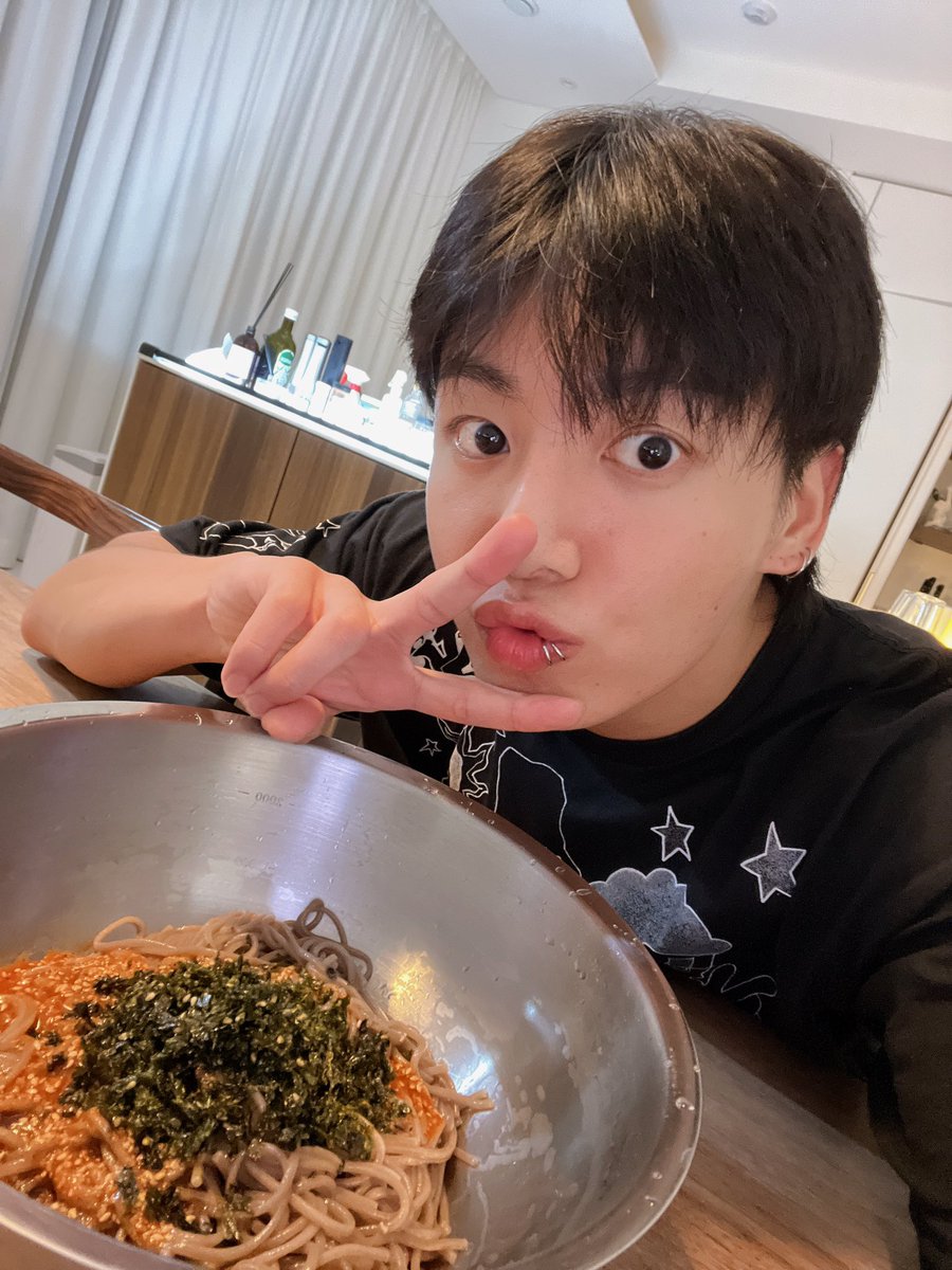 jungkook weverse post 

🐰 ill eat well hehehehehehehehehe