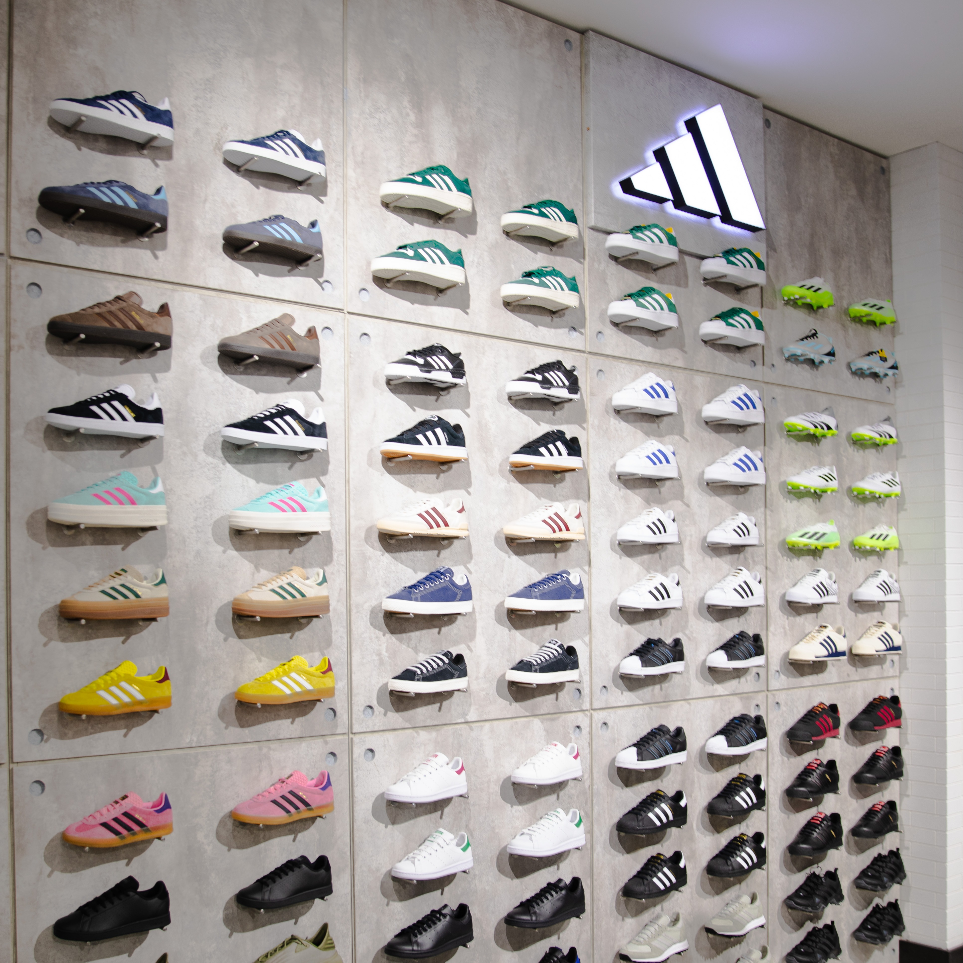 Canal walk sales sneaker stores