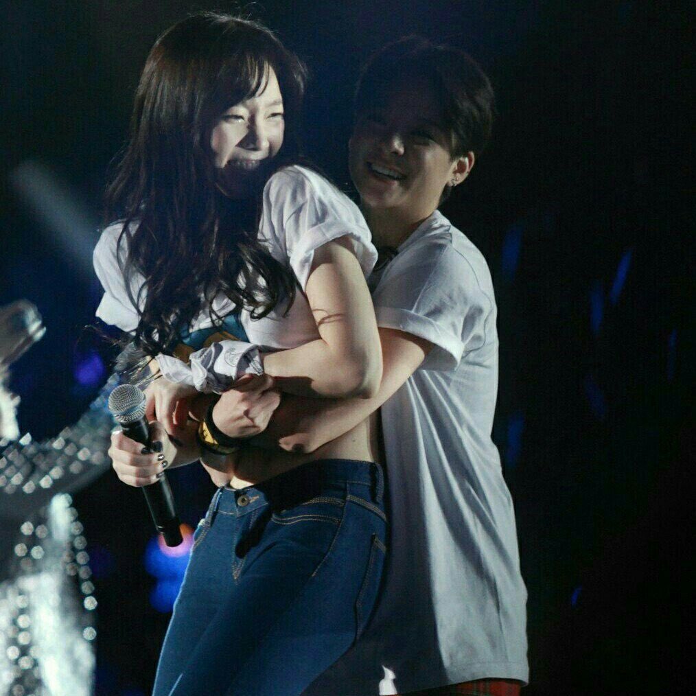 309xoxo's tweet photo. 태연이랑 엠버 여전히 사이 좋은거 캐감동적이야🥹🥹 https://t.co/WTqI8hB2QH