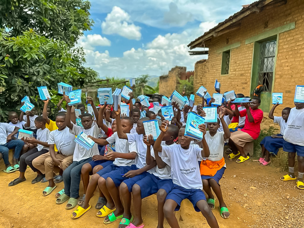 cedru250's tweet photo. As the new school year begins, RWCA is excited to provide its ongoing support to 9 Youth Environmental Clubs situated near the habitat of the Grey Crowned Cranes. We are providing students with school materials including notebooks and pens to facilitate their academic success.1/2 https://t.co/f893jF1BRA