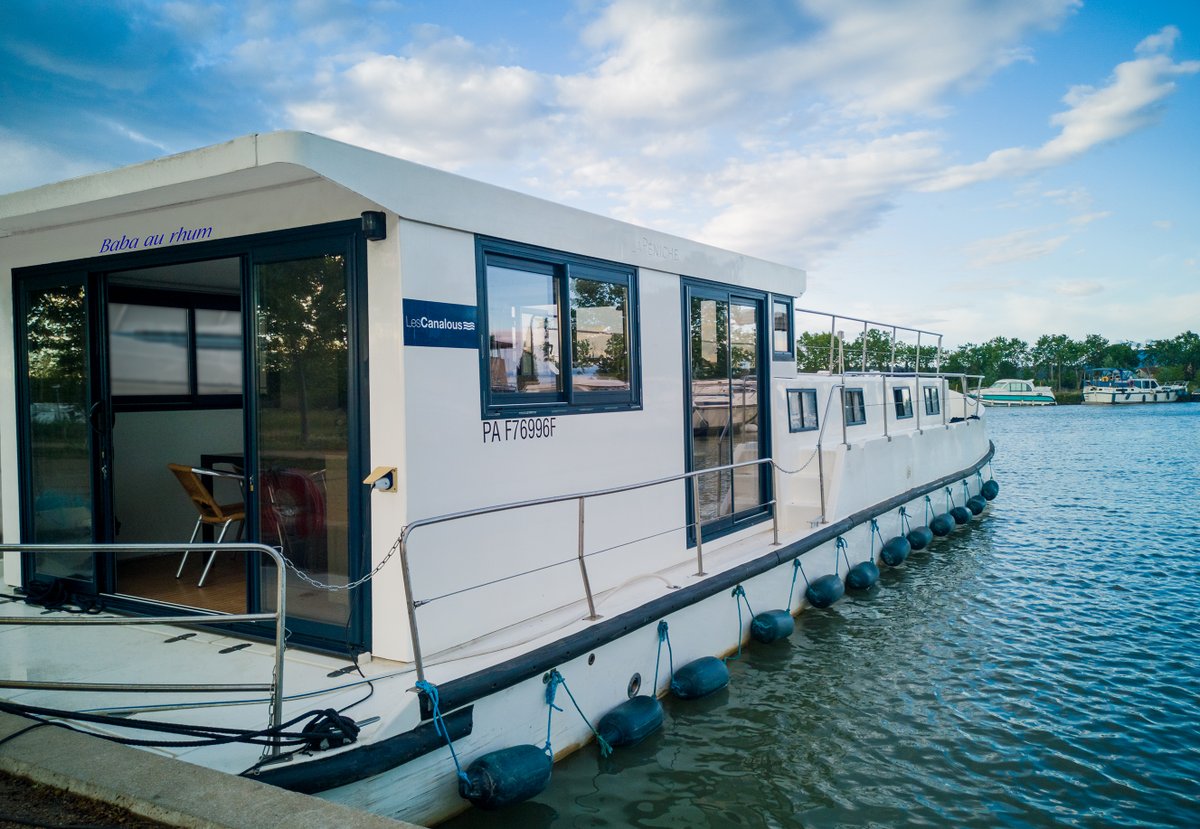 lescanalous's tweet photo. Qui dit #findesaison dit #bonnesaffaires à faire sur les allers simples. 50% de remise sur nos allers simples en #bourgogne ou sur le #canaldumidi
Profitez en pour tester un de nos deniers modèles : 
La Péniche F, pour 12 pers au tarif de 1331€ la semaine https://t.co/63w3Hhaq33 https://t.co/gtSbNScrpf