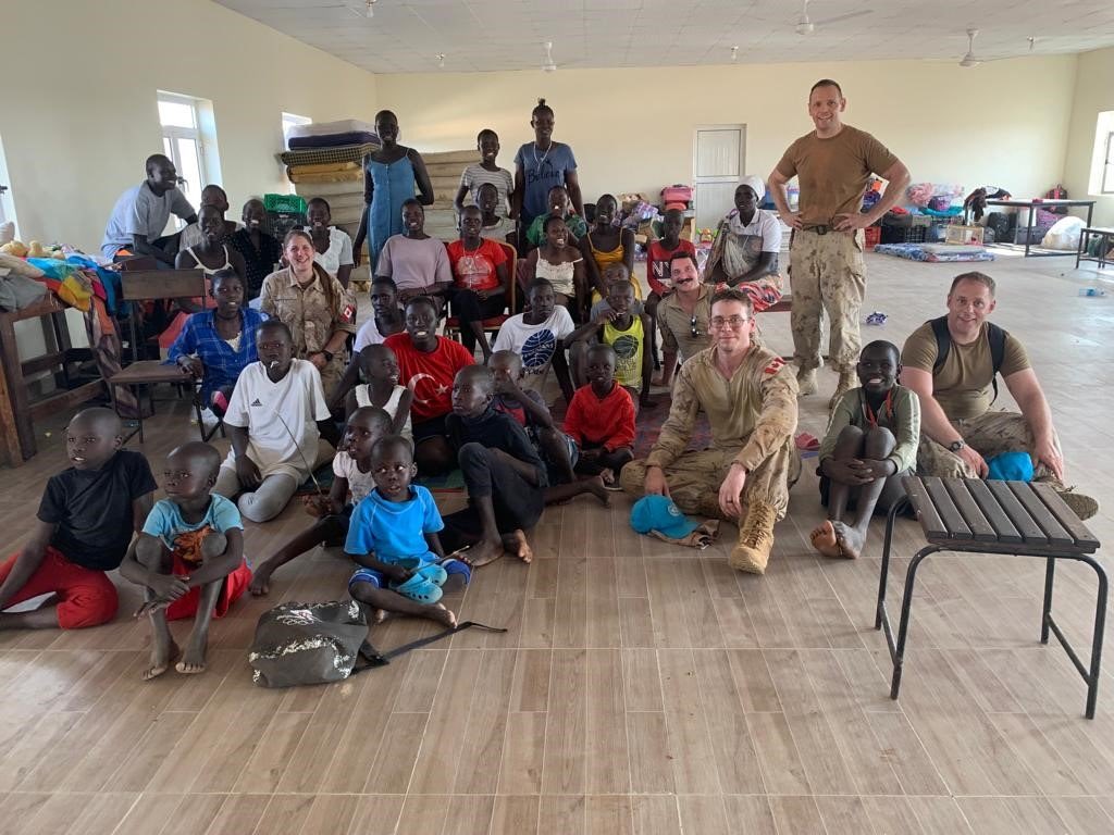 Happy International Day of Non-Violence!

Am inspired by all those working towards peace in South Sudan, including: 

🕊️Faith groups
👩🏾‍🦱Women
👩🏿‍🤝‍👩🏽Youth
🛖Community leaders 
🇺🇳Peacekeepers 
🎥Media
🏛️Civil servants 

And more…

#PeaceBegins 🇨🇦🇸🇸