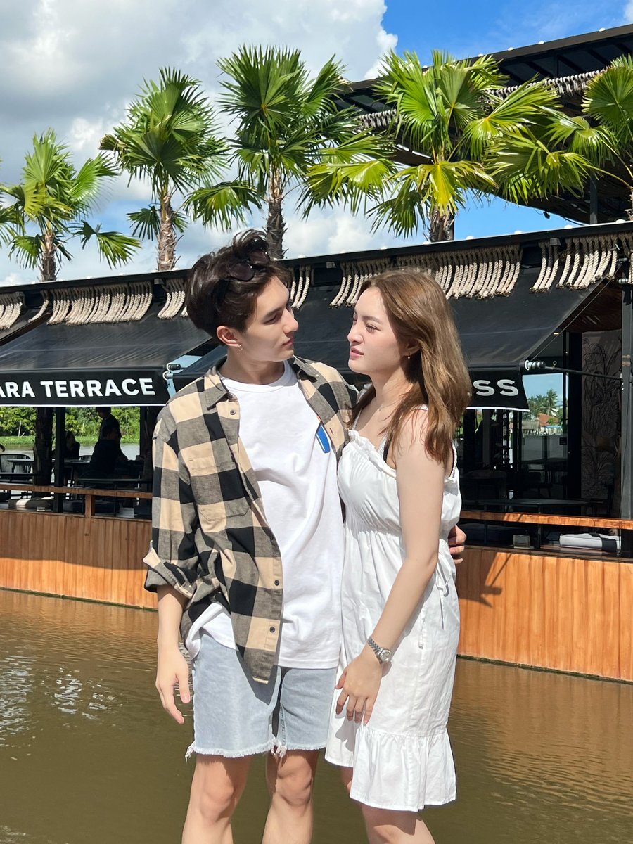 แดดมันแรงอ่ะเนอะ💗💕
#meeneyes
#mmeenntk