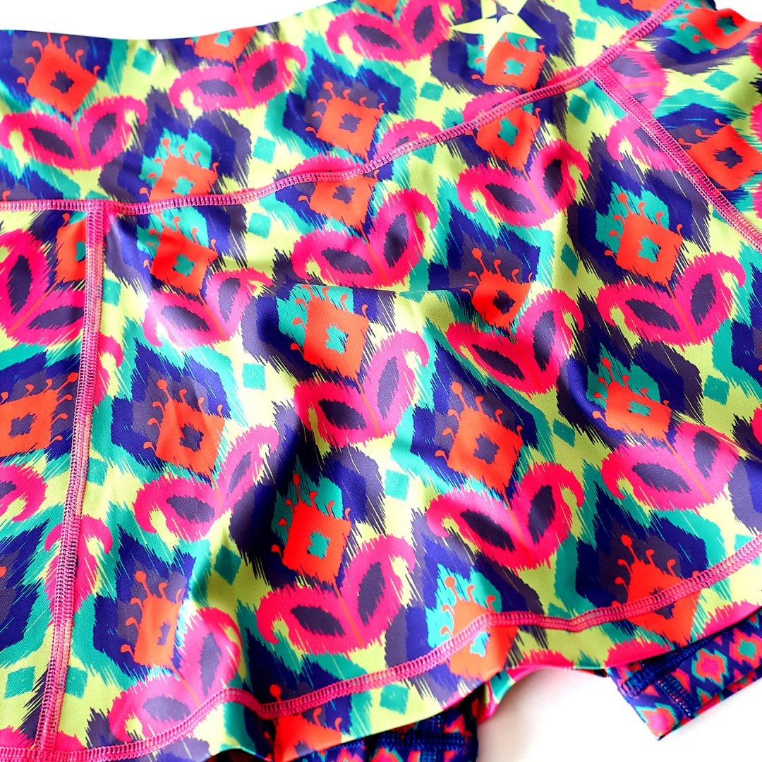 FlanciActive's tweet image. Let us introduce Protea, the first of our new Autumn prints.

Inspired by the ancient tradition of Ikat,  which is a method of weaving cloth with dyed yarn. Our print designer took elements of this and mixed them with Flanci's iconic bright colours.

#EveryBodyOutThere #Flanci