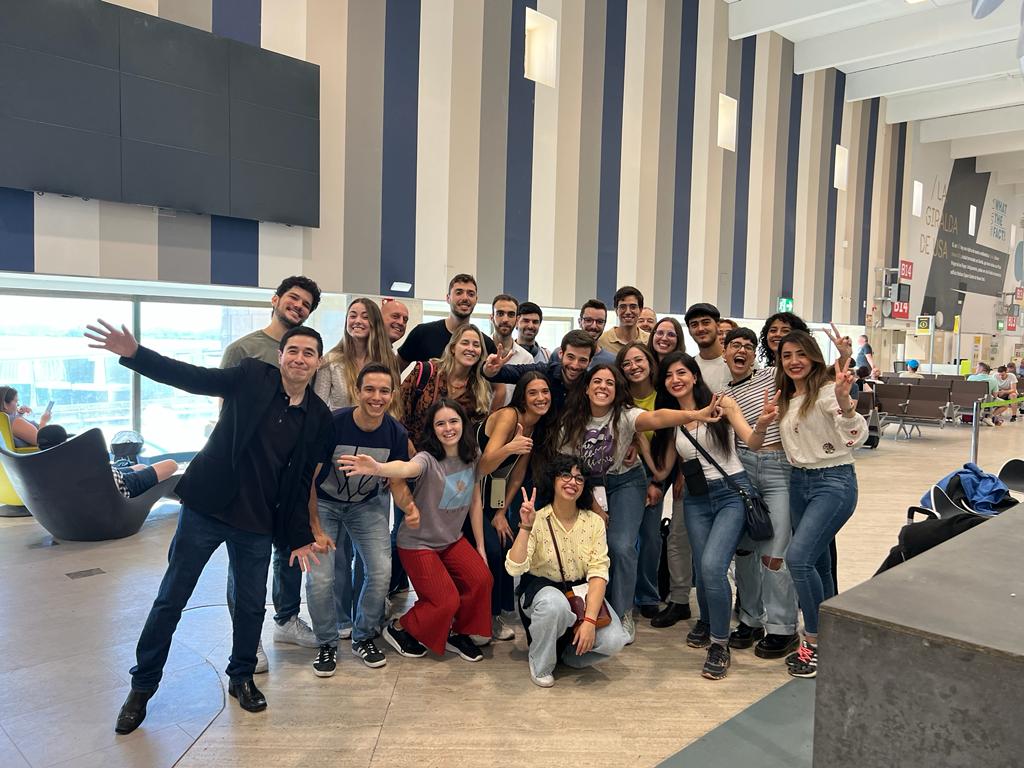 unisevilla's tweet photo. ✈ ¡Buen viaje, @Ulysseus_eu! Investigadores US ya van de camino de la #CompassConference de #Helsinki organizada por la universidad europea #Ulysseus
ℹ Más info: https://t.co/eMXXhZnvrP https://t.co/VH46PB0vlq