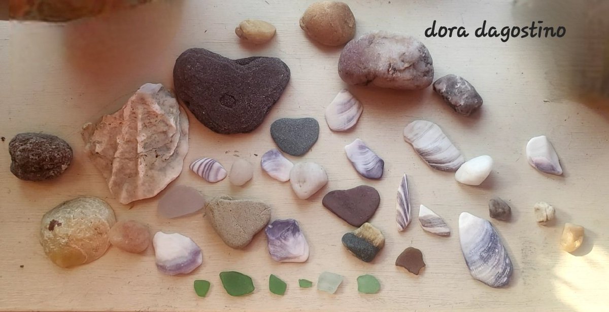 ArtistDora's tweet image. #vss365 I told u so! NFTs are a fad,like Beanie Babies,Pogs&amp;amp;Cabbage Patch Dolls. In their defense,they don't clutter ur house,or give u angst 4D #onerous task of choosing what 2keep&amp;amp; what 2trash bcs,u nvr knw,they may go up in price,1day.Hving said that,do u want 2buy a Pet Rock?