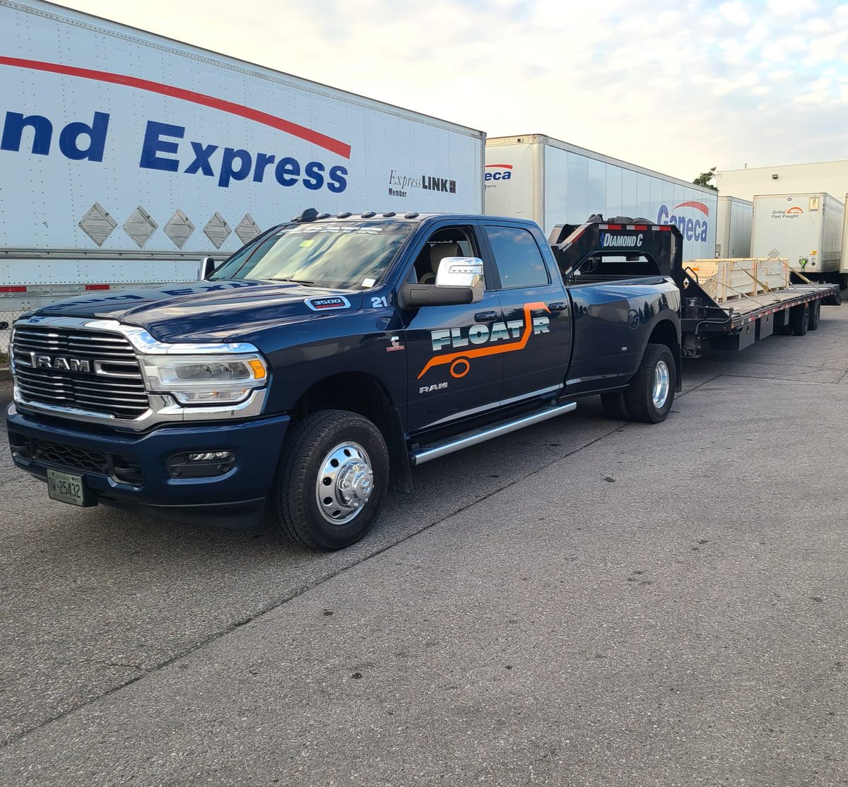 Heading from #mississauga to #Toronto this morning!

Contact us for a #quote! 

floatr.ca #hotshothauling #hotshottrucking #floatrjoe #guelph #hotshotsofontario #gmc #ford #Ram #guelphbusiness #letsgo #hotshottransport #trailers #TruckDriver #Truckers