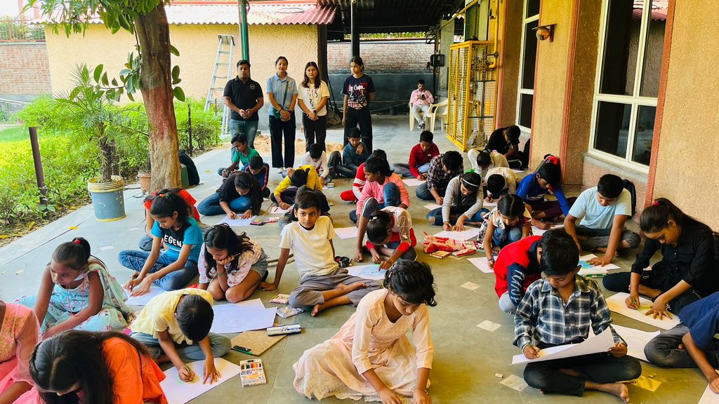 EducareDtef's tweet photo. आज दिनांक 2 अक्टूबर गांधी जयंती के उपलक्ष में Divyatarang Educare Foundation द्वारा JVCC Noida Sector21 में 7वर्ष से 17वर्ष के बच्चों के लिए एक भव्��� चित्रकला प्रतियोगिता का आयोजन किया गया ।
#divyatarang_educare_foundation 
#GandhiJayanti 
#swachhbharatmission 
#drawingcompetition https://t.co/he3YZUxb4A