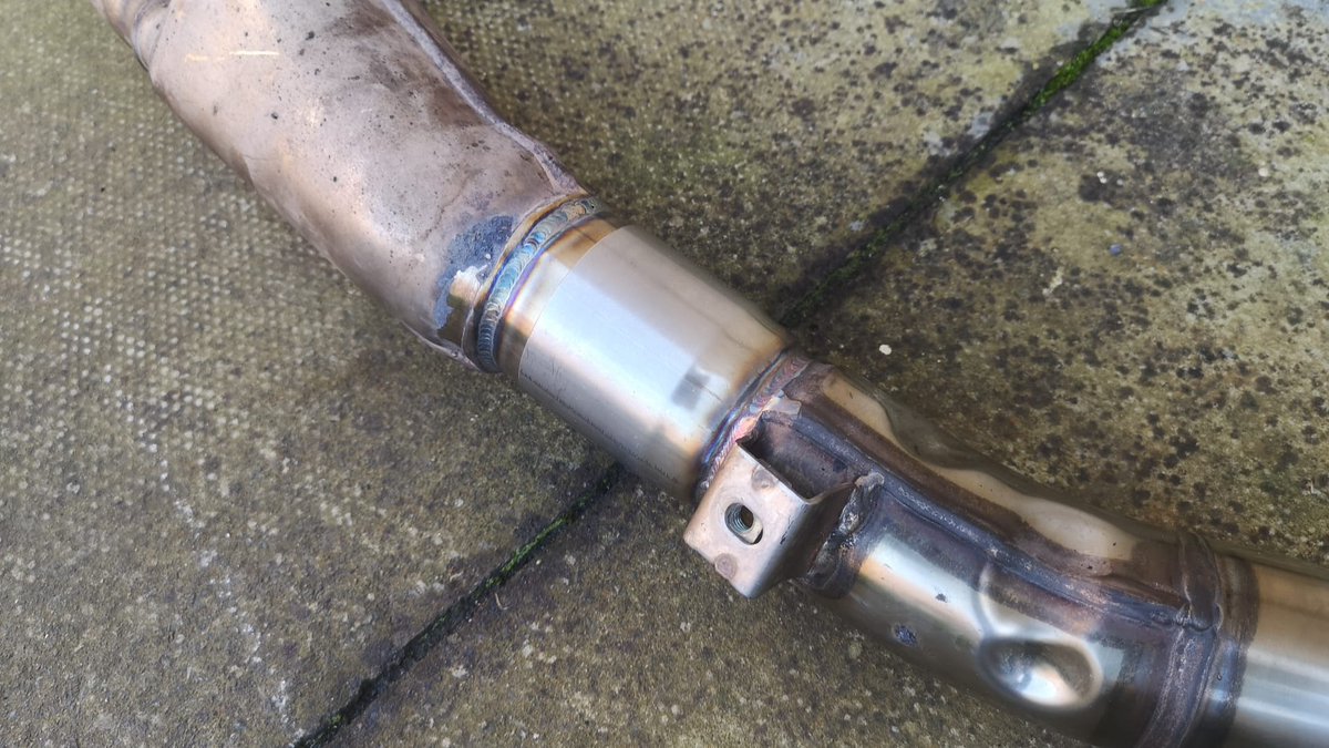 BulldogBDX's tweet photo. Farmer Bob's #Bandit600 update
The exhaust is back after an excellent repair from the fabulous Pete @brookfab Thank you chum.
Will pop it back on in the next couple of days....😁😁 before ⬇️ after ⬇️⬇️ https://t.co/kCTMNAHdjX