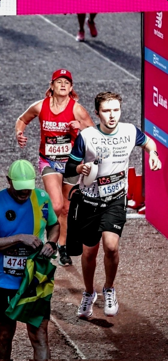 happy one year anniversary to the single photo ever taken of me (im the one in red)