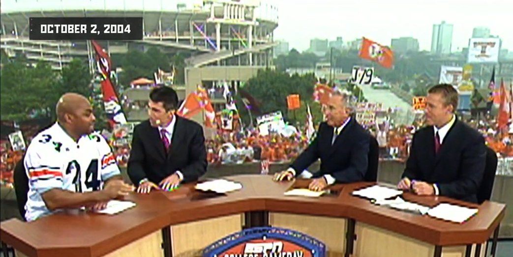 AUHistoryToday's tweet photo. 2004 - ESPN College Gameday would invite their first guest picker to determine winners for select games.

Charles Barkley would be the first guest to join the Gameday crew, correctly predicting Auburn to defeat Tennessee in Knoxville.

#WarEagle #AUHistory https://t.co/CxMXDzHtTD