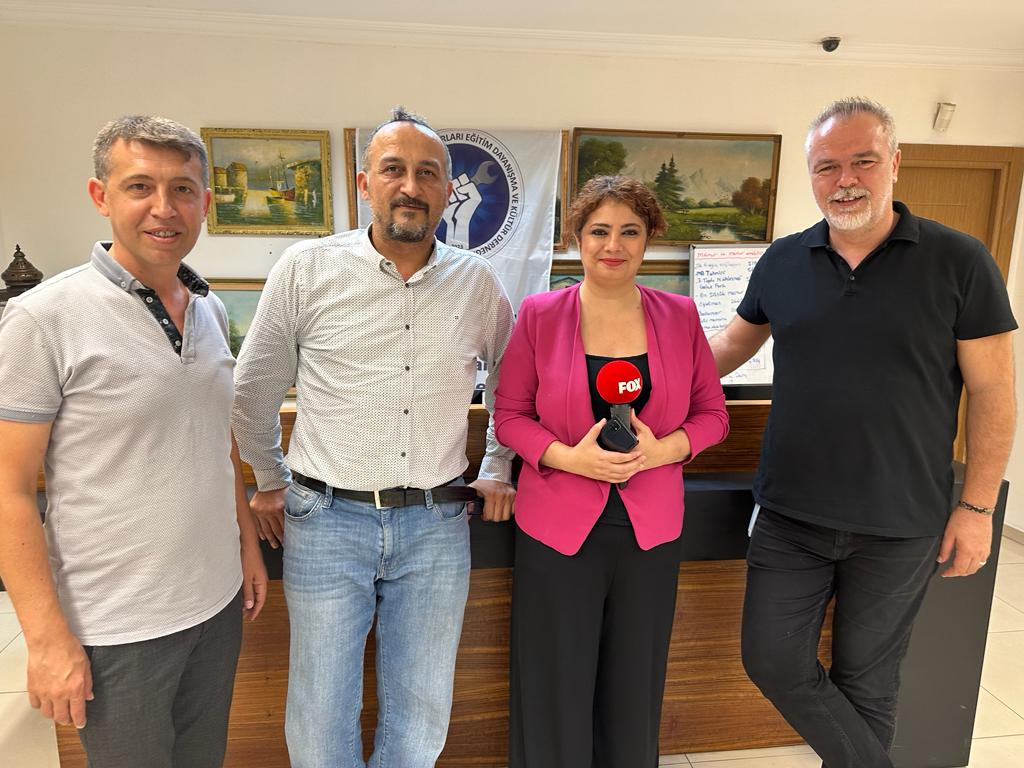 CirakStajFED's tweet photo. Bugün Muhabir Sevgi Şahin @SevgiSahin85  ile cekilen Fox TV ana haberde @FOXhaber  yayınlanacak röportajda Federasyon Başkanımız Murat Bal @muratsmm İstanbul Dernek @stajcirak3434 Başkanımız Selçuk Aydın @selcukem  ve Federasyon Yönetim Kurulu üyemiz Hasan Geyik @hastek42  mağduriyetimizi ve çözüm önerilerimizi dile getirdiler. 

Sgk Girişi Hakkımızdır 
#StajyerVeÇıraklaraAdilYasa