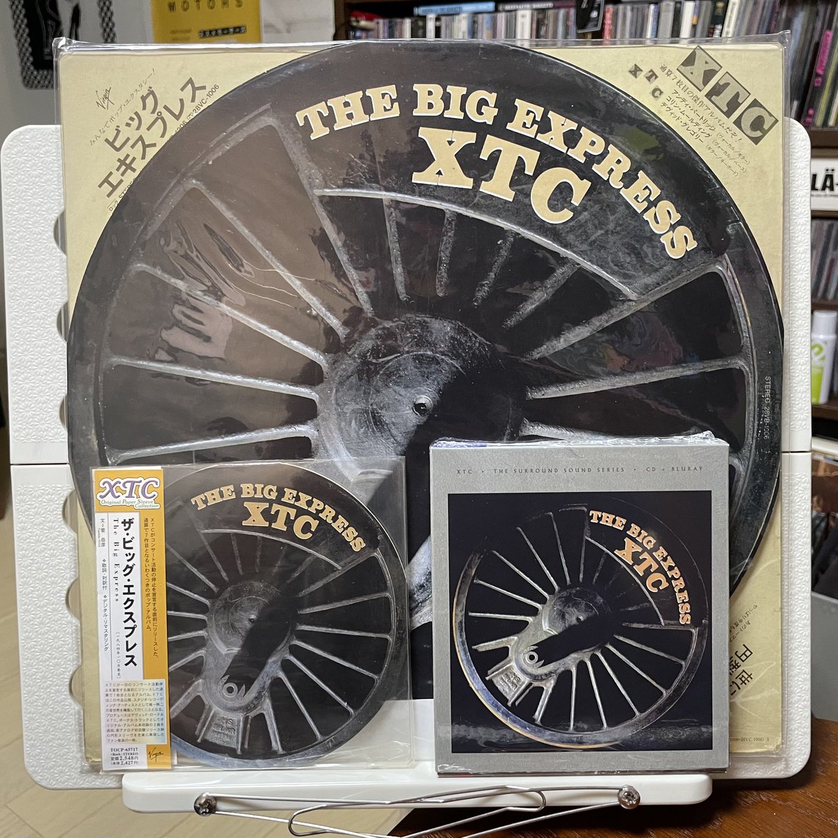 bon_arts's tweet photo. XTC "BIG EXPRESS"
Newly Mixed Steve Wilson Edition CD + Blu-ray
サラウンド・リミキサーの魔術師スティーブン・ウィルソン先生による最新リミックスからDolby Atmosサラウンド、ありったけのデモてんこ盛りCD+Blu-rayシリーズの第7弾。今回も最高でした。
#xtc #bigexpress https://t.co/WFNdIYVISm