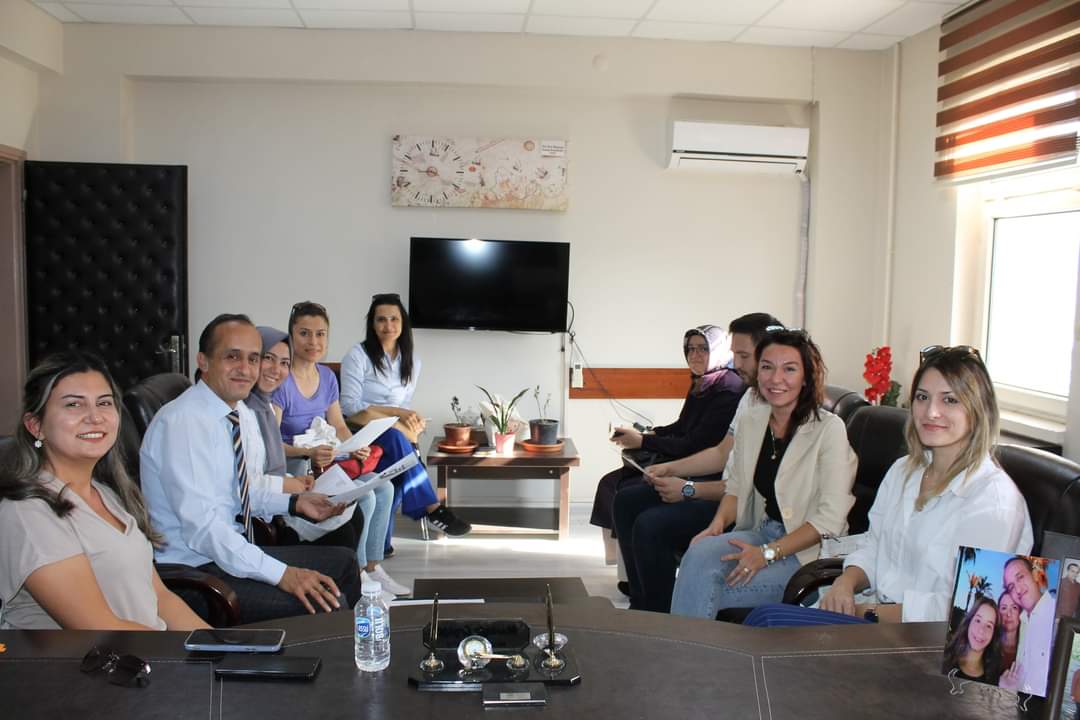 mueryigit's tweet photo. İlçemizdeki öğrencilerin tamamını ecdadını tanıyan, rol model alan nesiller olarak  yetiştirmek amacıyla başlattığımız Kazımkarabekir Ecdat Işığında Yürüyor projemiz bu yılda yeni ecdat büyükleri ile ilçe genelinde başlıyor
Katkı sağlayan  arkadaşlarıma ve aielere teşekkür ederim https://t.co/CTNg0JFIPK