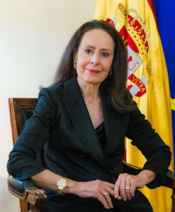 cepcgob's tweet photo. Yolanda Gómez Sánchez cesa en la dirección del @cepcgob 
Nombrada en julio de 2018, durante este periodo, además de mantener sus principales actividades docentes, investigadoras, editoriales y bibliotecarias, podríamos destacar estos hitos (1/5)
https://t.co/38QL4j59cs https://t.co/GMwn6wHsnk
