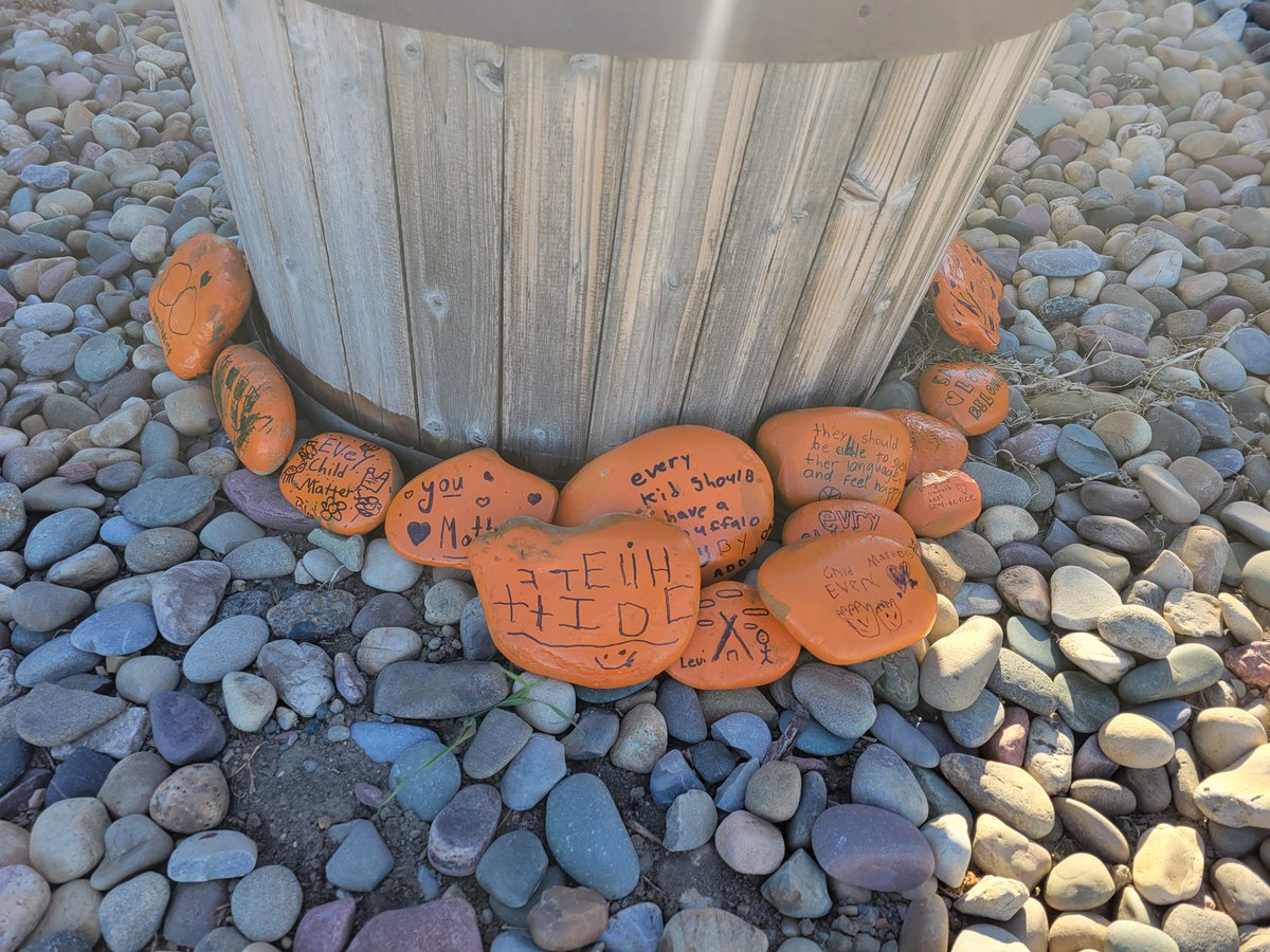 Sunnyside_rocks's tweet photo. Last week, we had a couple great events. On Thursday, we celebrated the National Day for Truth and Reconciliation by painting orange rocks. On Friday, we had our first "wellness" day. Students were able to choose from a wide variety of great activities! #sunnysiderocks https://t.co/AjP5ho5js7