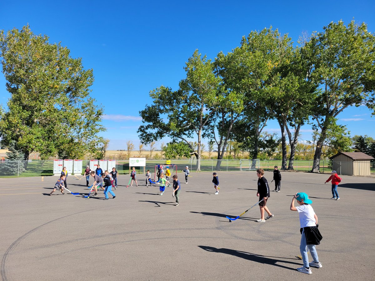 Sunnyside_rocks's tweet photo. Last week, we had a couple great events. On Thursday, we celebrated the National Day for Truth and Reconciliation by painting orange rocks. On Friday, we had our first "wellness" day. Students were able to choose from a wide variety of great activities! #sunnysiderocks https://t.co/AjP5ho5js7