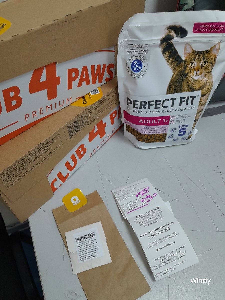 Sayravem's tweet photo. #treats4paws
2 boxes of wet cat food and a pack of dry (donated by @s70706634 🩷) sent to @kittyzht.
💙💛 https://t.co/189wBw82Oq