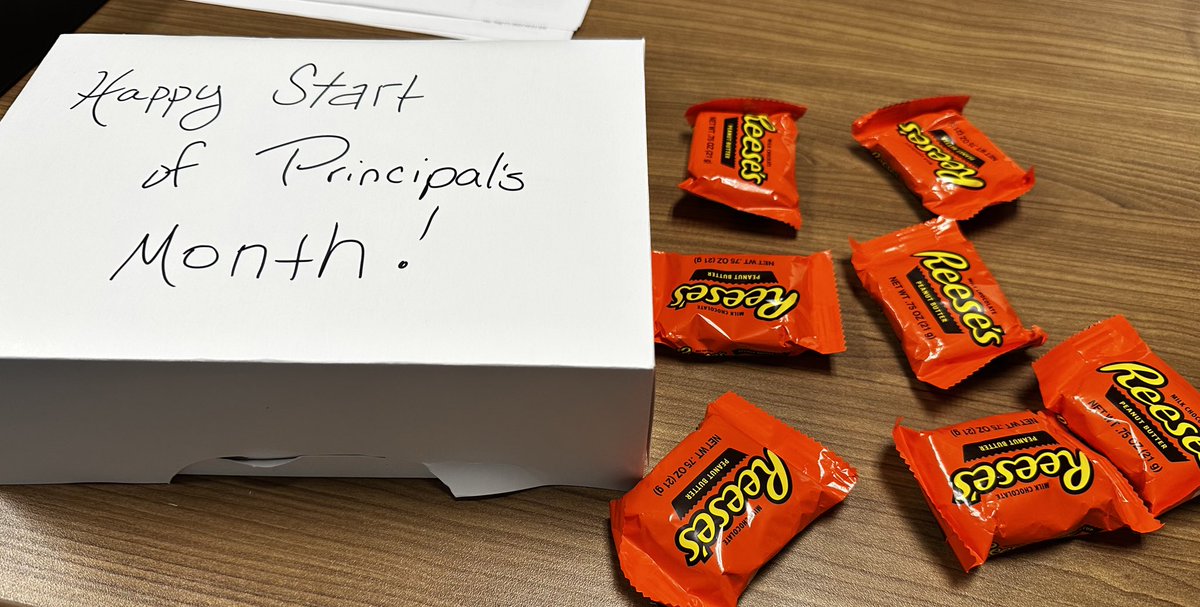 jacobgarlinger's tweet photo. The staff @Griffin_MS really knows me well! Happy National Principal’s Month to all my friends! https://t.co/JTmjYdrvO8