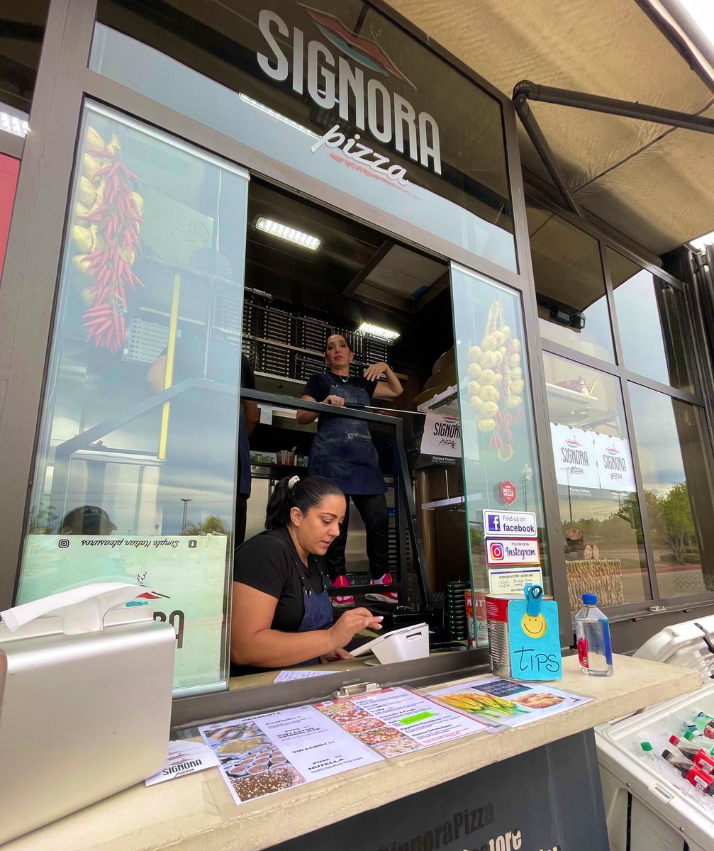eatinglasvegas's tweet photo. Is Las Vegasโs best pizza being cooked in a truck? ๐ง
Iโll go so far as to say โone of the best.โ ๐๐๐๐
#SignoraPizza
#foodtruck
#LasVegas https://t.co/OBgsI592Fw