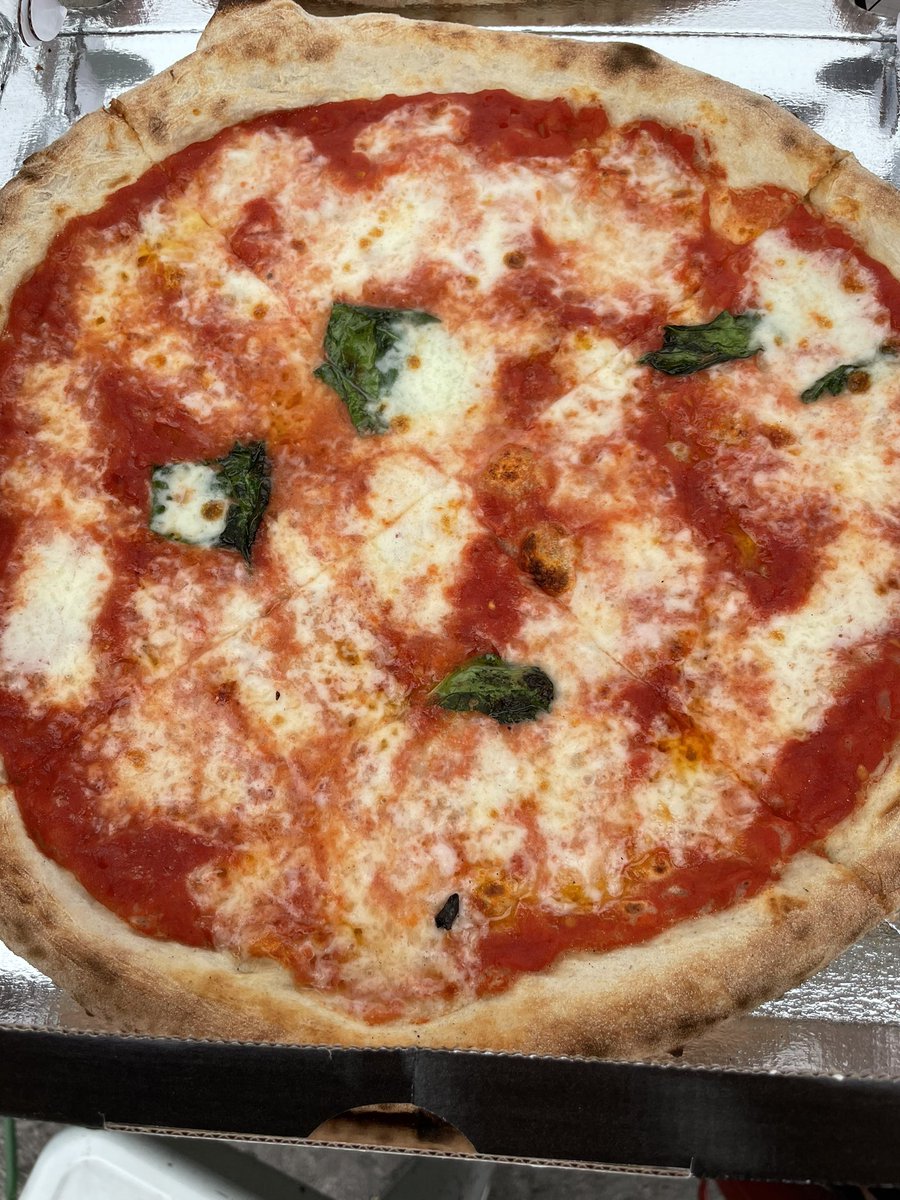 eatinglasvegas's tweet photo. Is Las Vegasโs best pizza being cooked in a truck? ๐ง
Iโll go so far as to say โone of the best.โ ๐๐๐๐
#SignoraPizza
#foodtruck
#LasVegas https://t.co/OBgsI592Fw