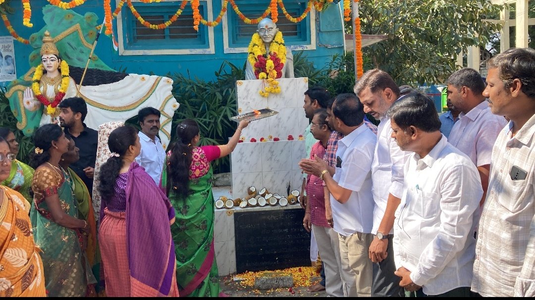 ManoojaSena's tweet photo. # నేడు జాతిపిత శ్రీ మహాత్మా గాంధీ జయంతి సందర్భంగా మదనపల్లె మున్సిపల్ కార్యాలయంలో చైర్ పర్సన్ శ్రీమతి  @ManoojaR గారి  ఆధ్వర్యంలో గాంధీ జయంతి వేడుకలు...

ఈ కార్యక్రమంలో మున్సిపల్ కమిషనర్, ఉద్యోగులు, సిబ్బంది తో పాటు పలువురు కౌన్సిలర్లు పాల్గొన్నారు... https://t.co/5POo3i6TiR