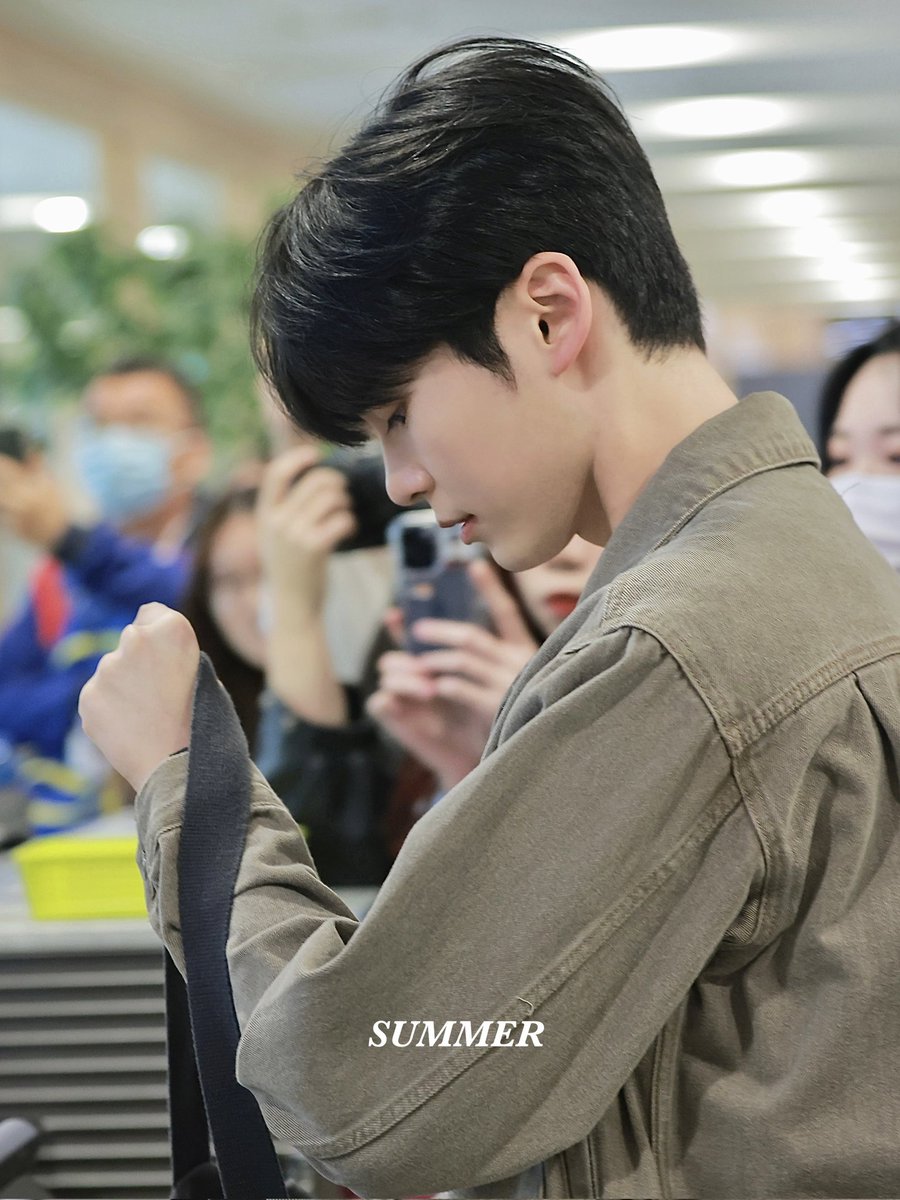 beeeeena0613's tweet photo. 231002 GMP 🛫

©summer0106_
#성한빈 #SUNGHANBIN #成韓彬 #ソンハンビン #ZEROBASEONE #ZB1 https://t.co/bSibRYxvhE