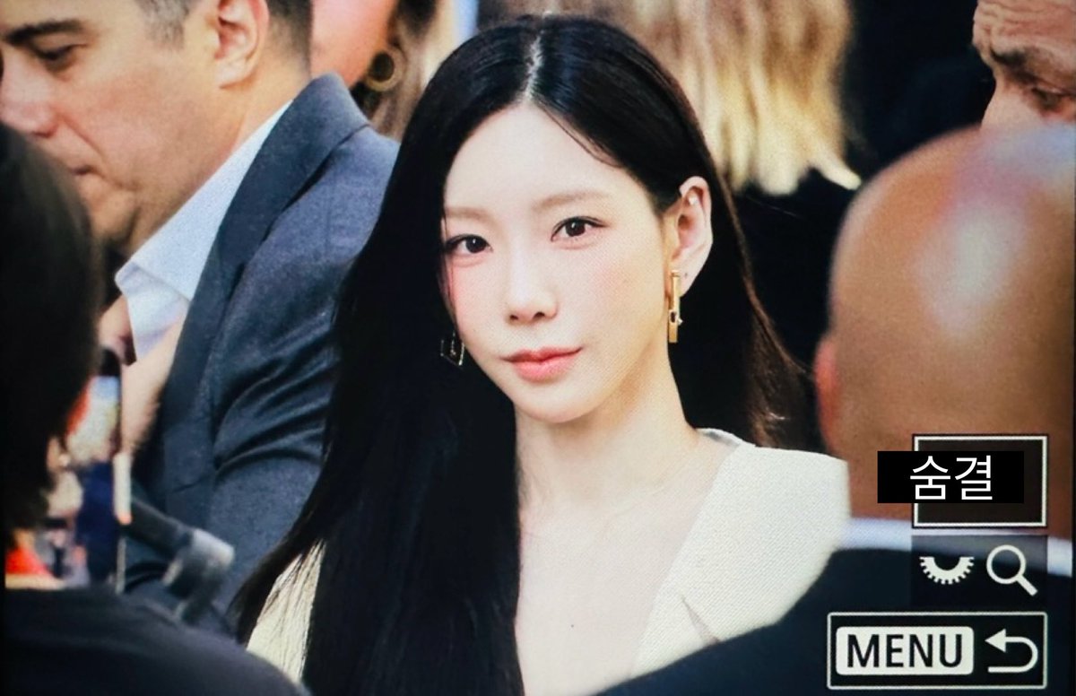 breath_39's tweet photo. 231002 태연 🇫🇷
#태연 #TAEYEON https://t.co/340u5DO99A